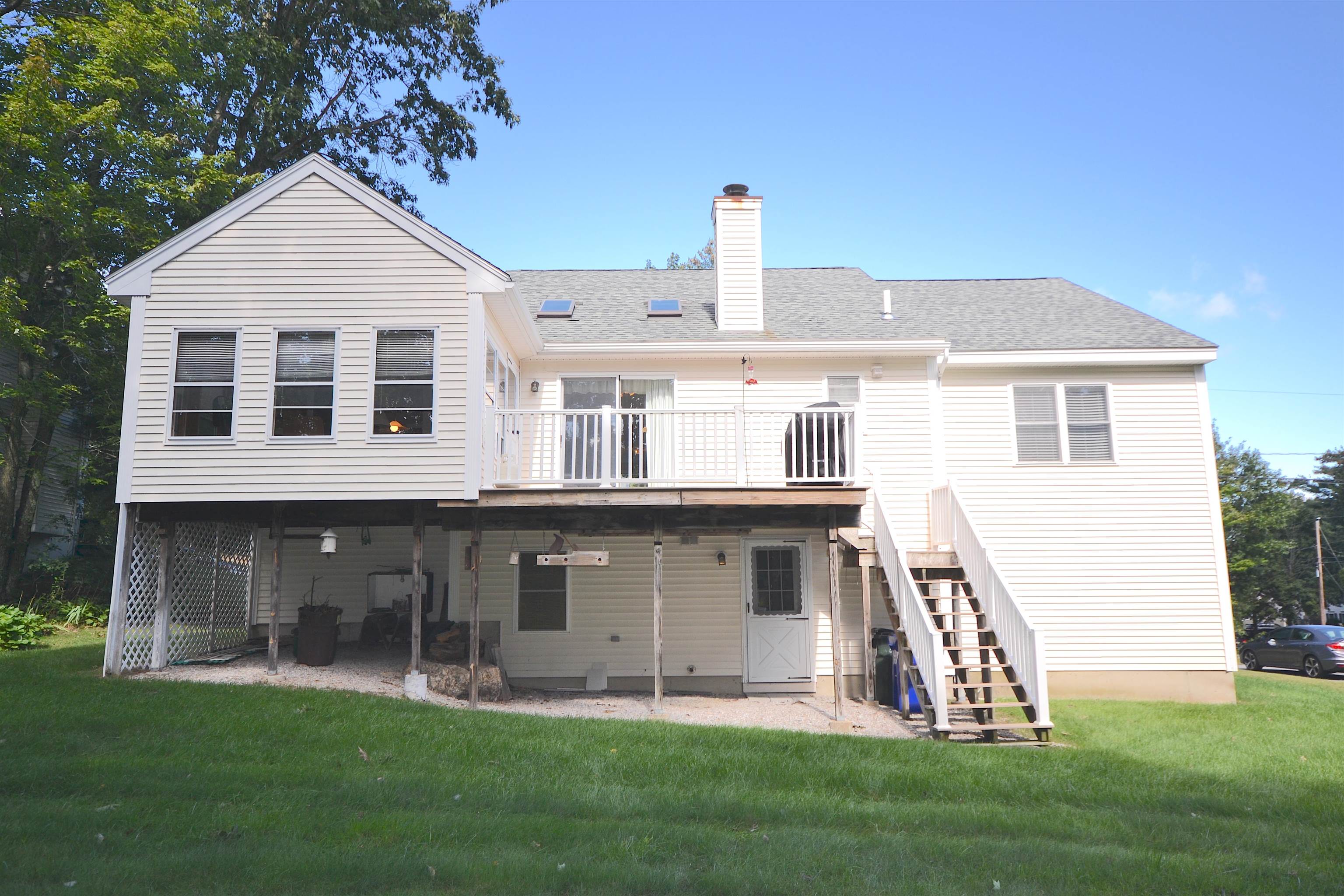 211 Aladdin Street Manchester, NH 03104 - Photo 2 of 40