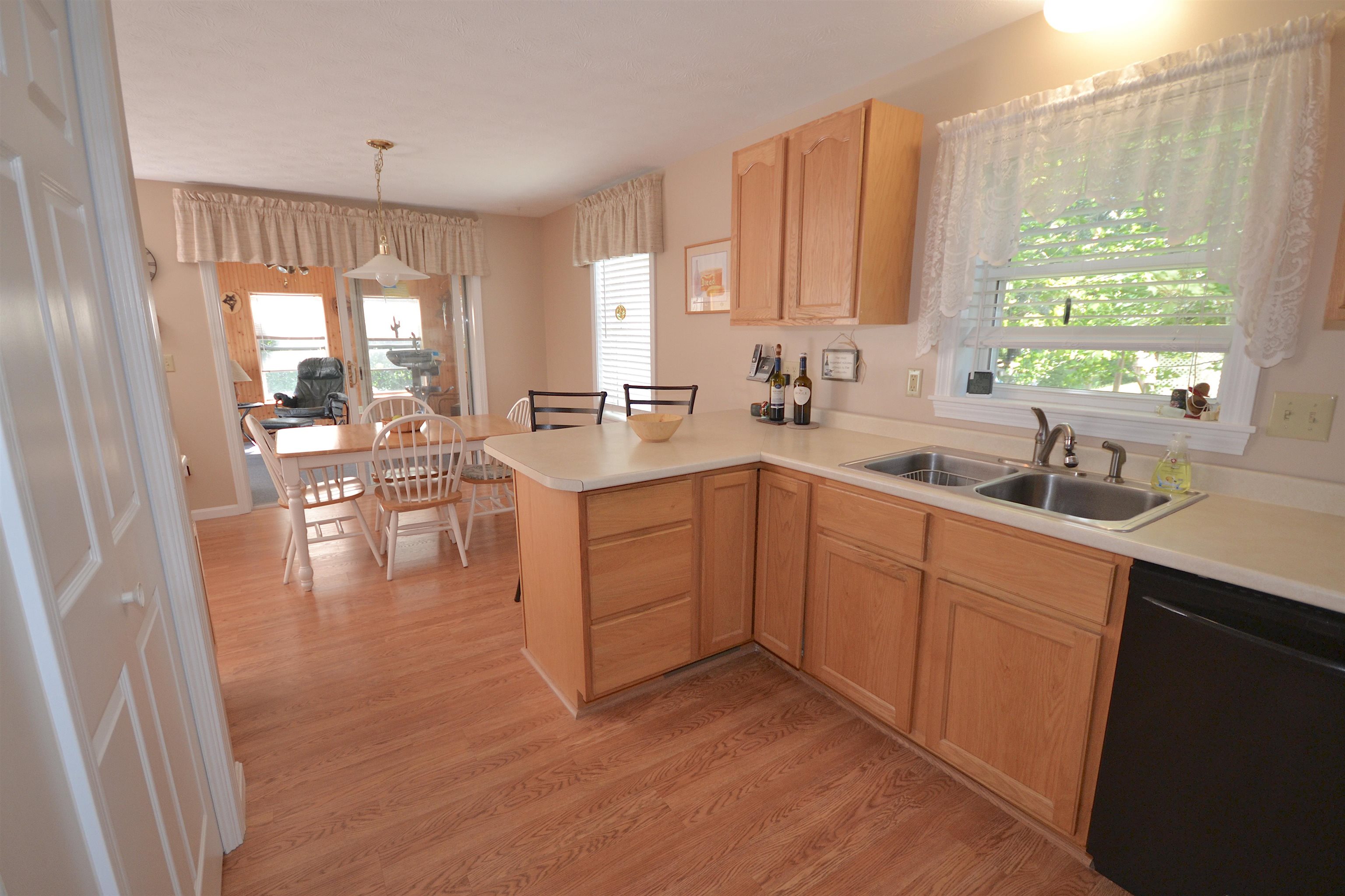 211 Aladdin Street Manchester, NH 03104 - Photo 8 of 40