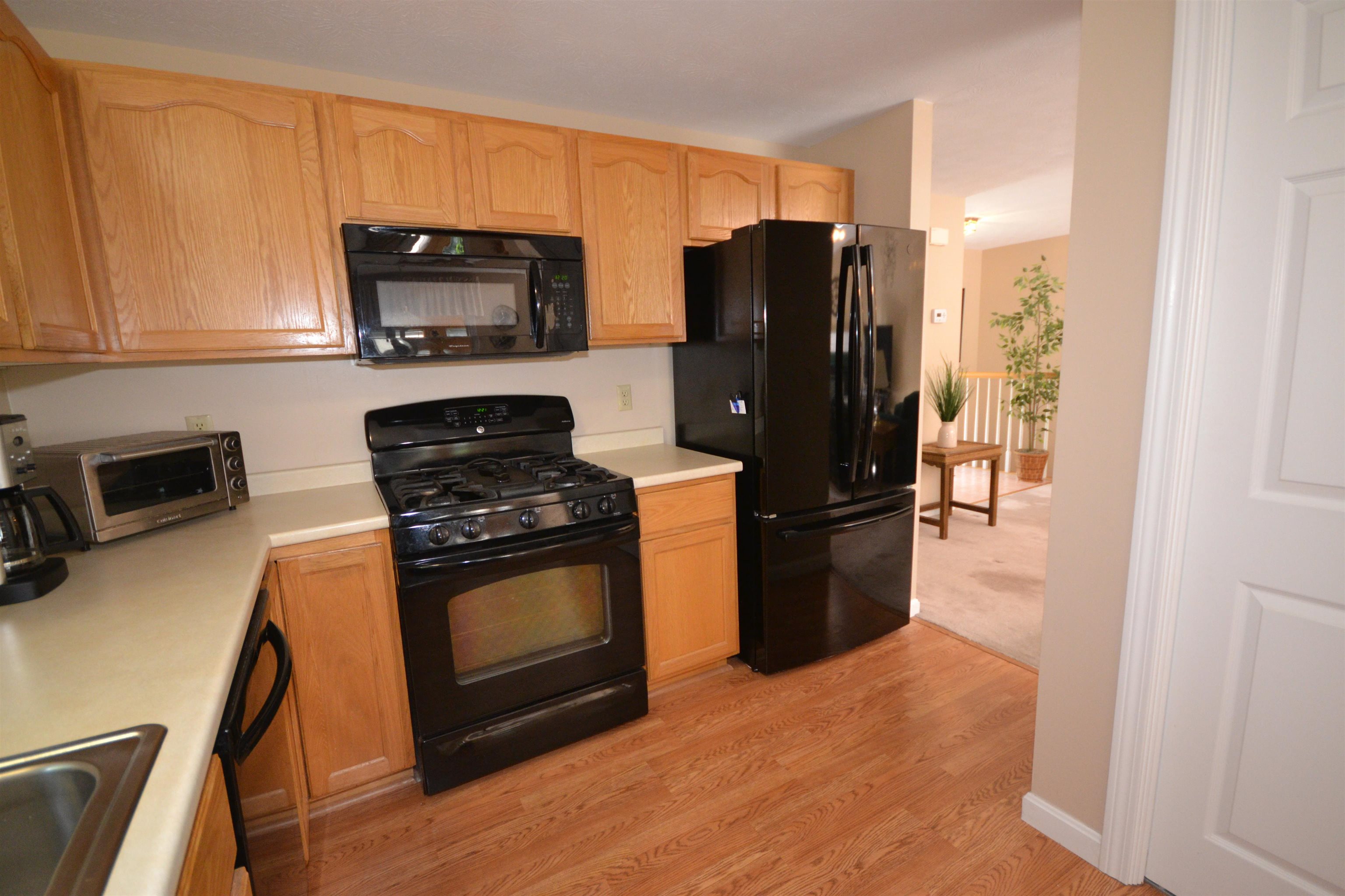 211 Aladdin Street Manchester, NH 03104 - Photo 9 of 40