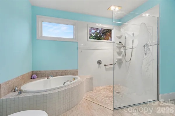 $900,000 | 621 Crystal Bay Drive, Denton, NC 27239