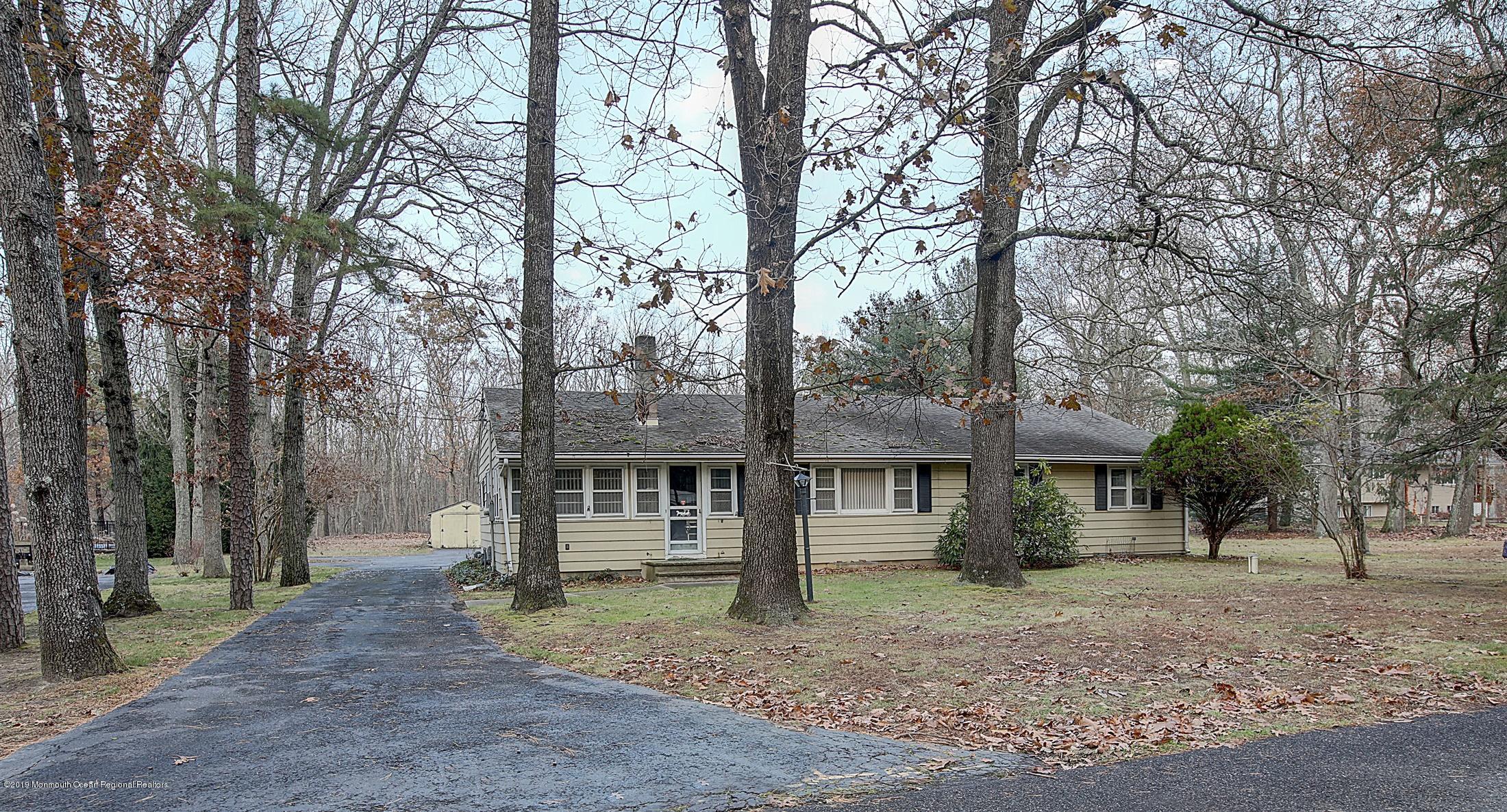 6 Squan Road Millstone Township, NJ 08510 - Photo 1 of 27 Front of House