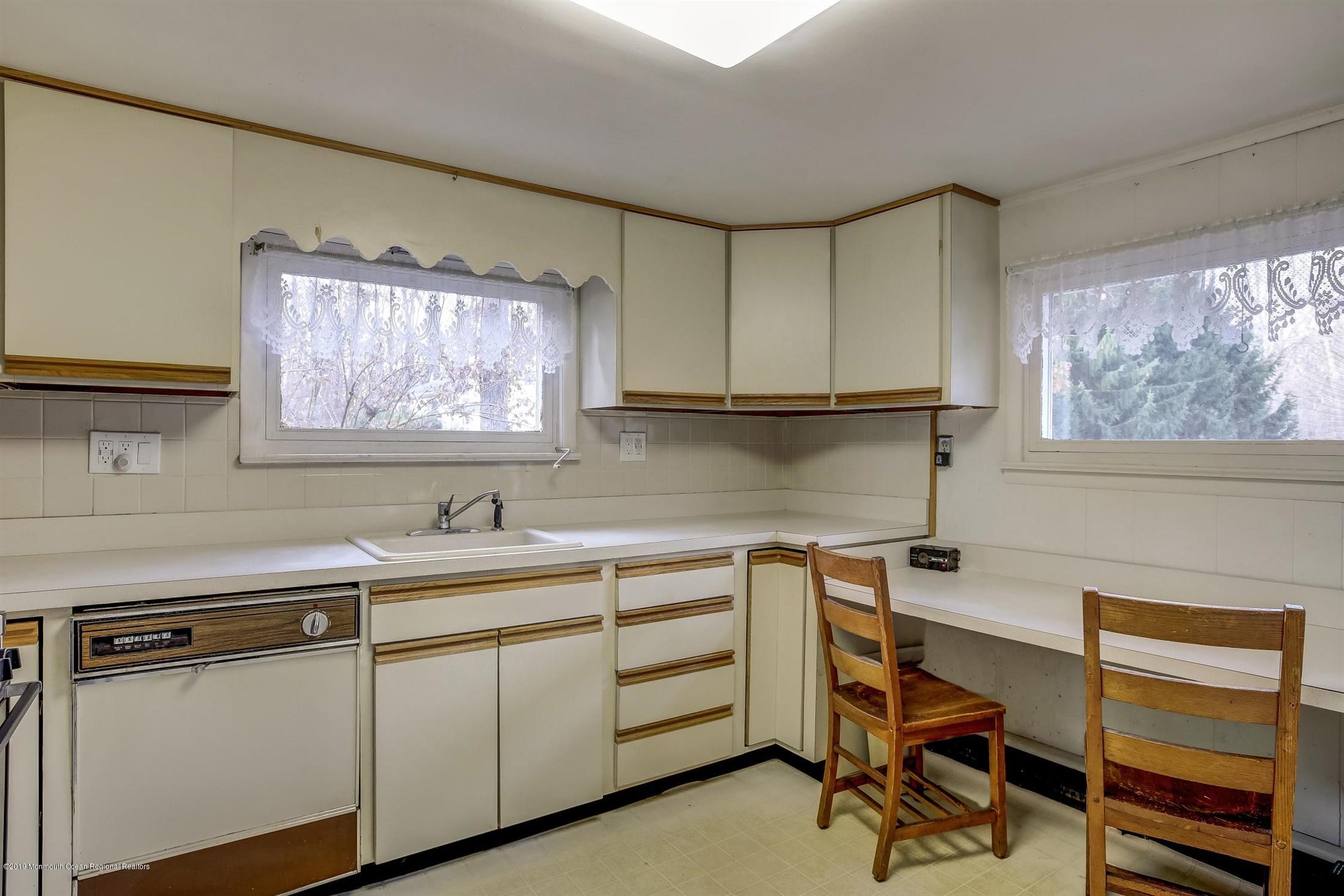 6 Squan Road Millstone Township, NJ 08510 - Photo 11 of 27 Kitchen