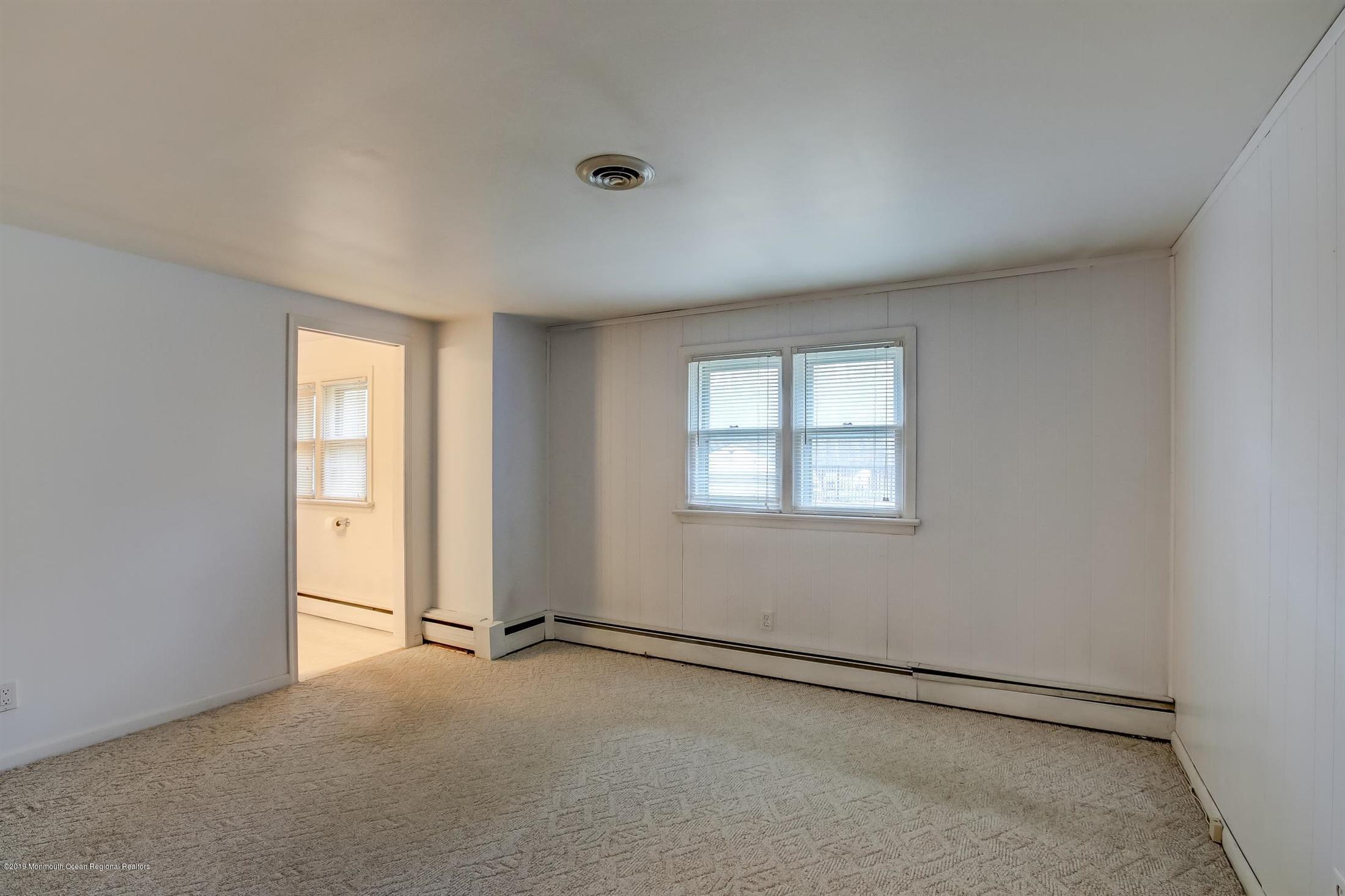 6 Squan Road Millstone Township, NJ 08510 - Photo 14 of 27 Living