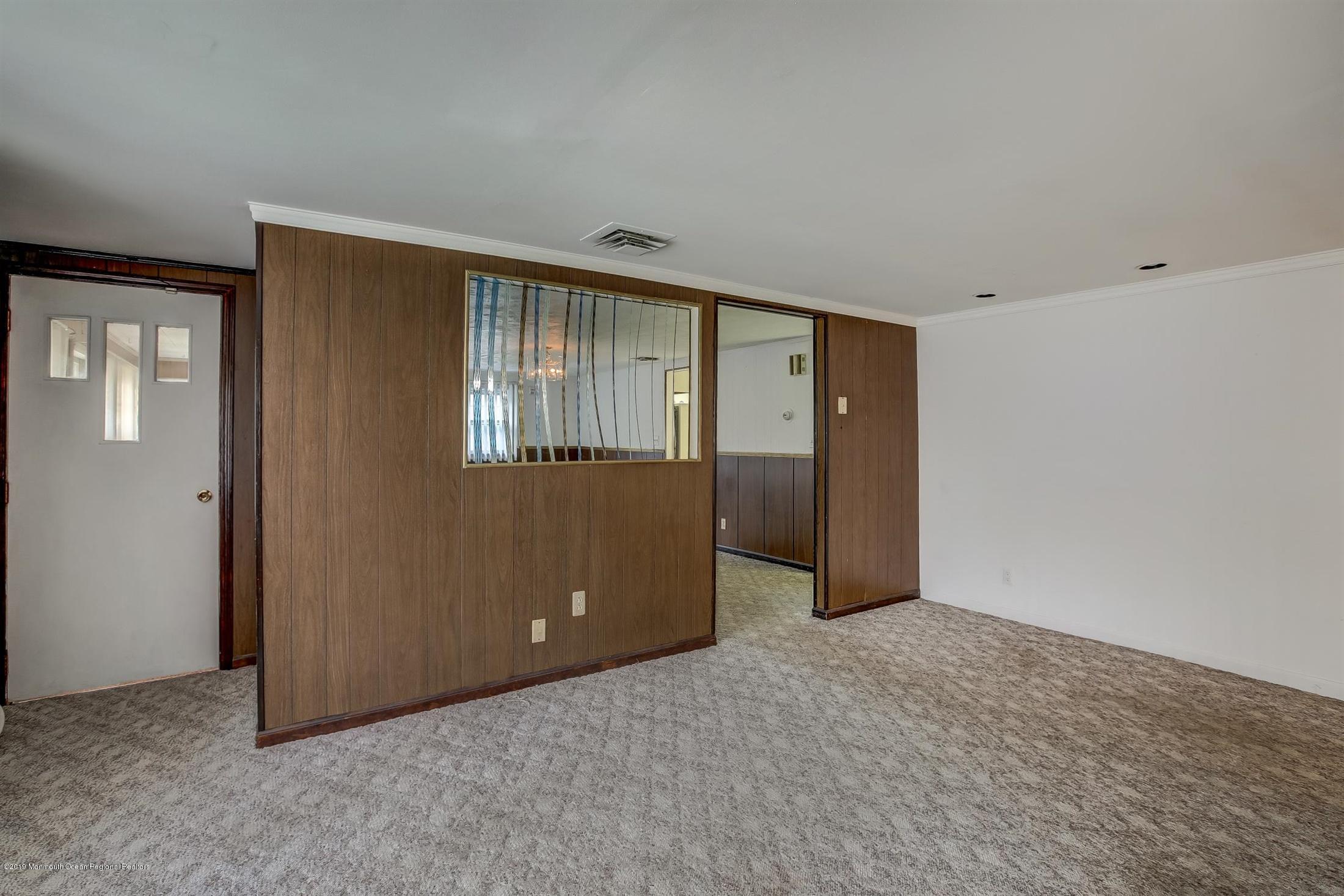 6 Squan Road Millstone Township, NJ 08510 - Photo 19 of 27 Living