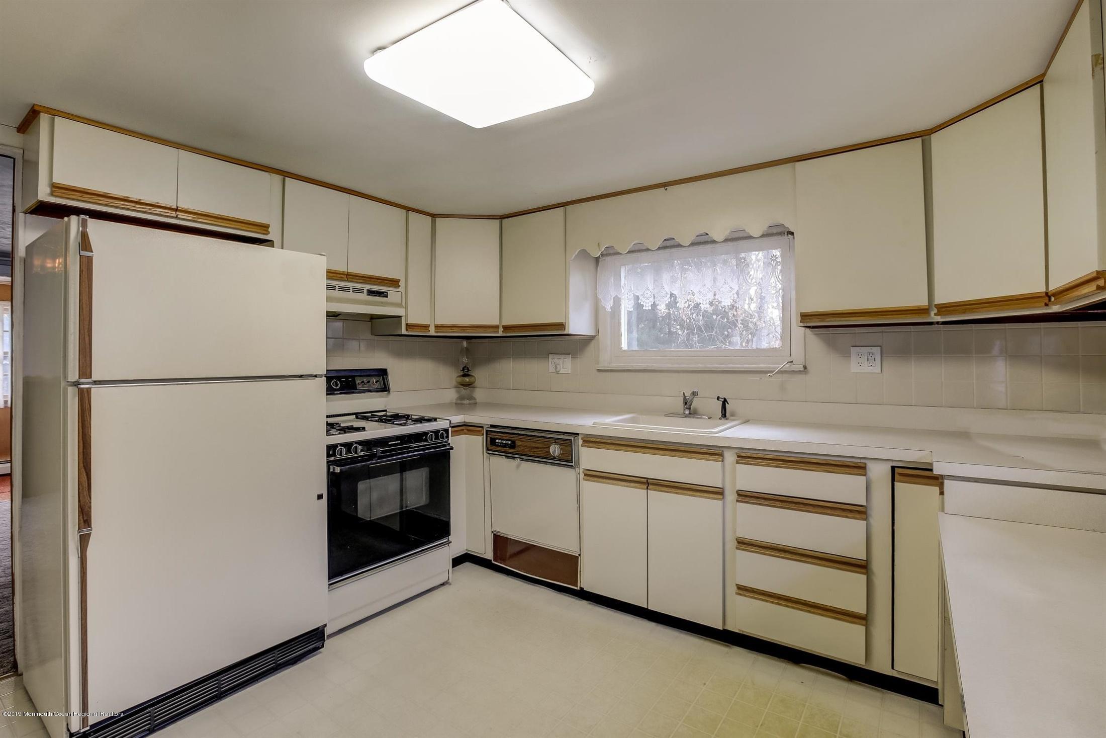 6 Squan Road Millstone Township, NJ 08510 - Photo 2 of 27 Kitchen
