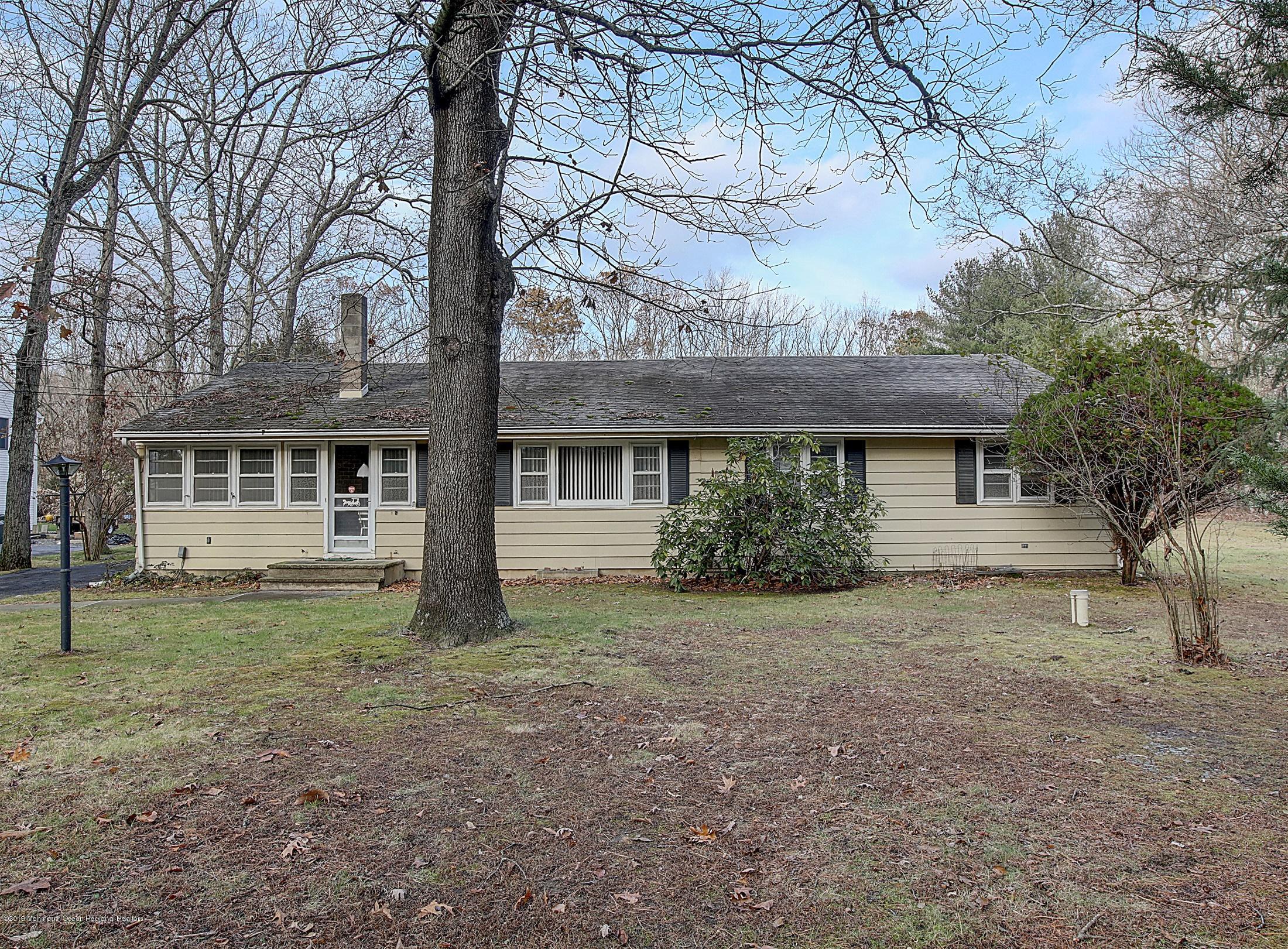 6 Squan Road Millstone Township, NJ 08510 - Photo 4 of 27 Front