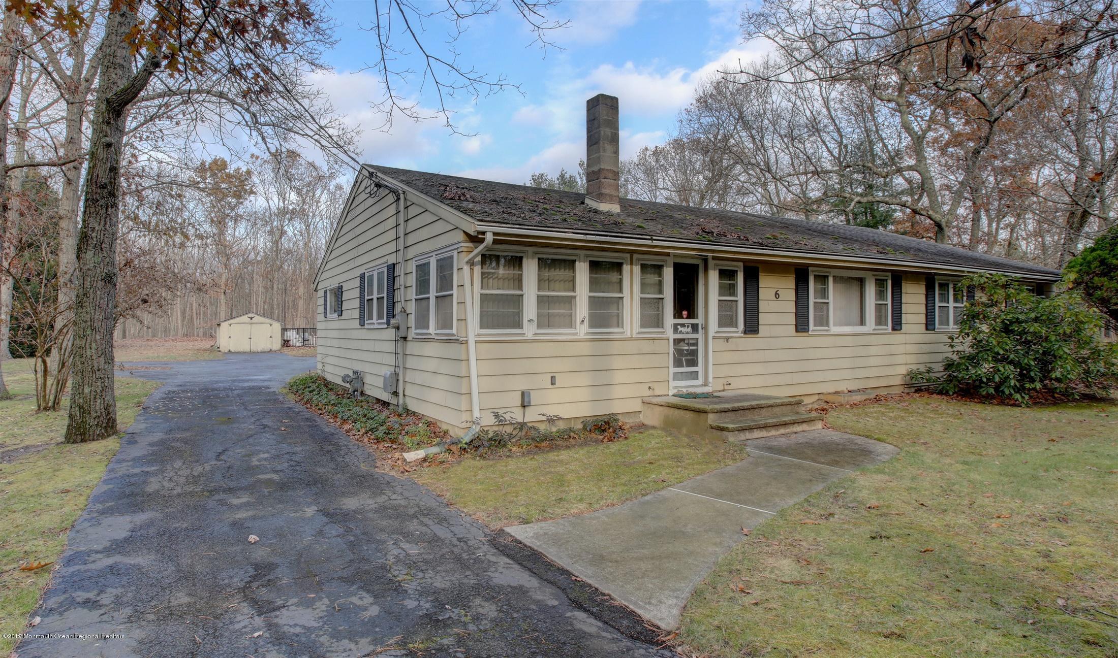 6 Squan Road Millstone Township, NJ 08510 - Photo 6 of 27 Driveway to house