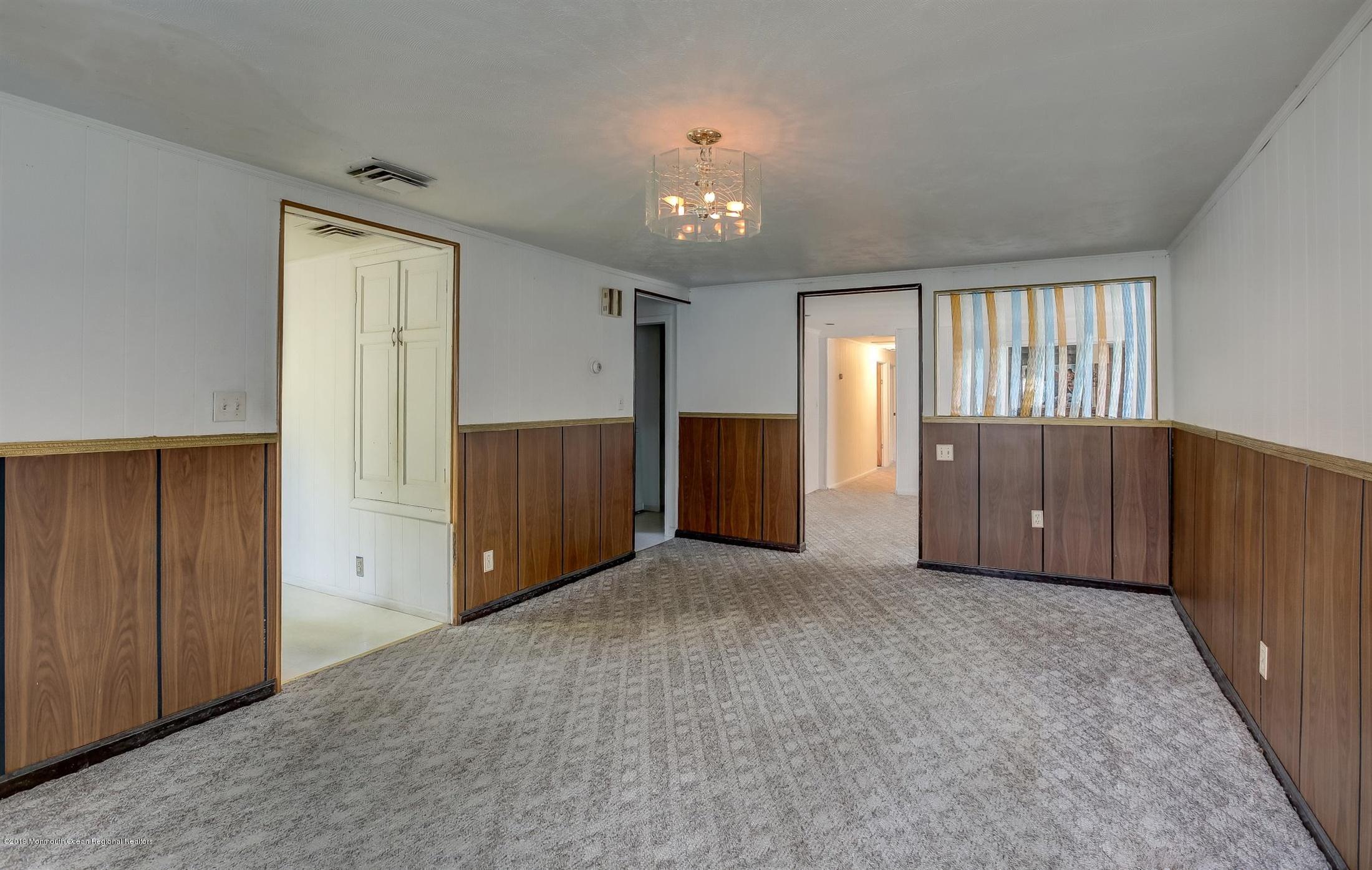 6 Squan Road Millstone Township, NJ 08510 - Photo 10 of 27 Living Room