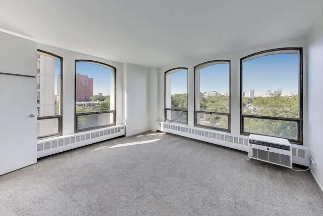 $209,000 | 1401 East 55th Street, Unit 602N, Chicago, IL 60615