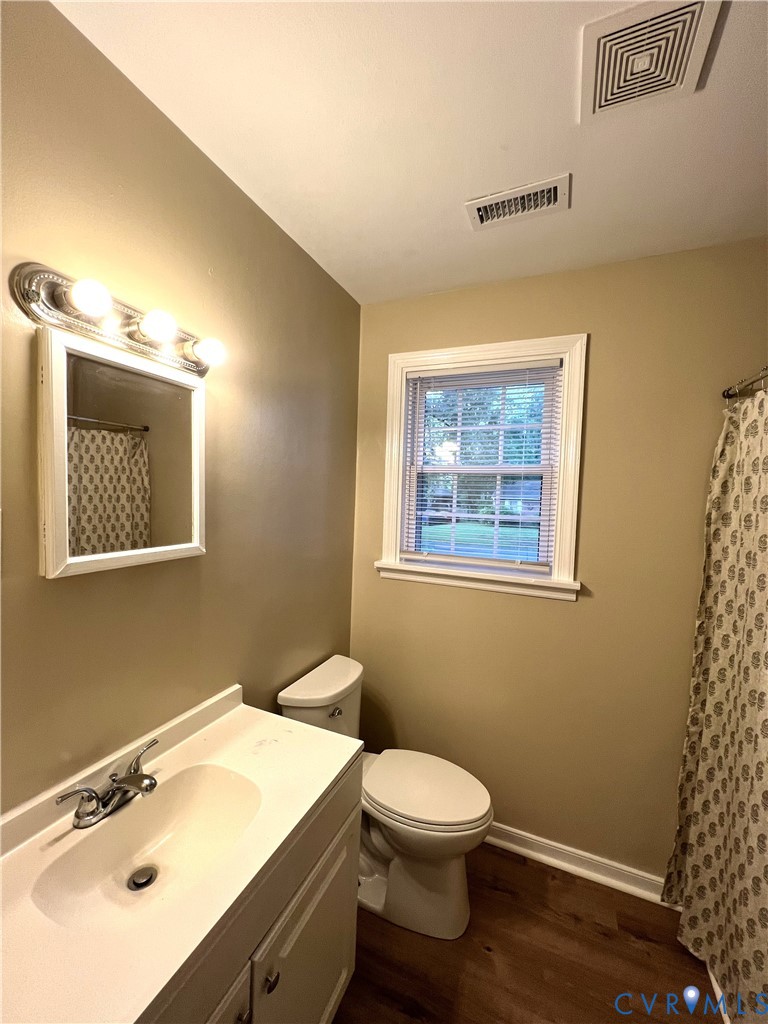901 Ridgecliff Drive Richmond, VA 23224 - Photo 6 of 8 a bathroom with a sink mirror and toilet