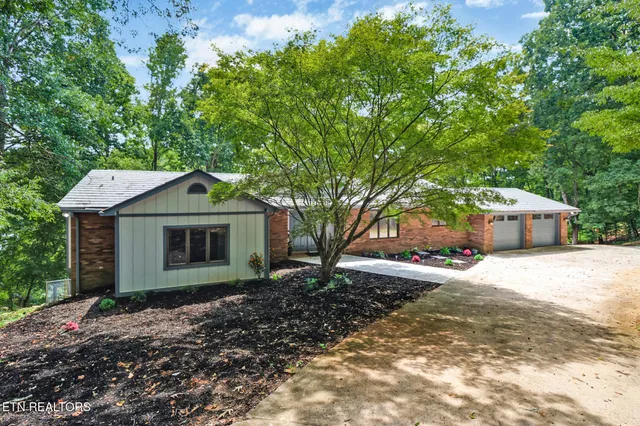 $995,000 | 285 Timberline Drive, Kingston, TN 37763