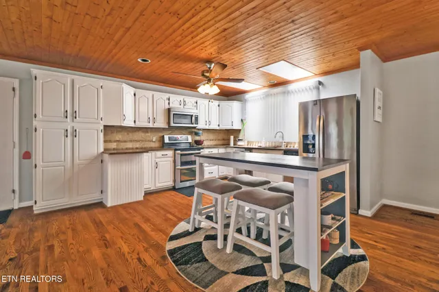 $995,000 | 285 Timberline Drive, Kingston, TN 37763