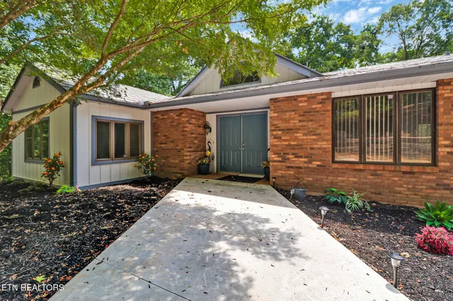 $995,000 | 285 Timberline Drive, Kingston, TN 37763