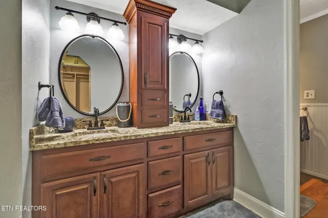 $995,000 | 285 Timberline Drive, Kingston, TN 37763