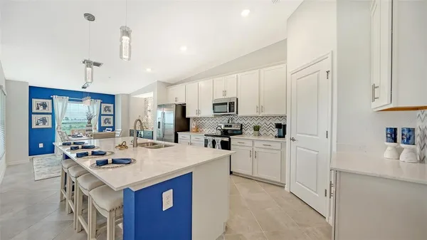 $7,500 | 12550 Galapagos Court, Unit 205, Venice, FL 34293