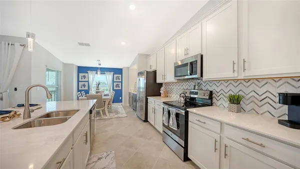 $7,500 | 12550 Galapagos Court, Unit 205, Venice, FL 34293