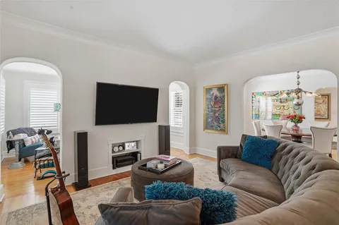 $995,000 | 126 22nd Avenue Northeast, St. Petersburg, FL 33704