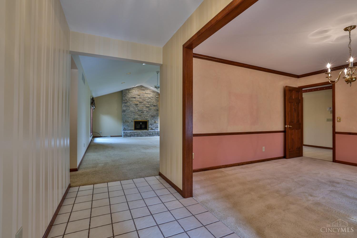 4912 Hubble Road Cincinnati, OH 45247 - Photo 6 of 50