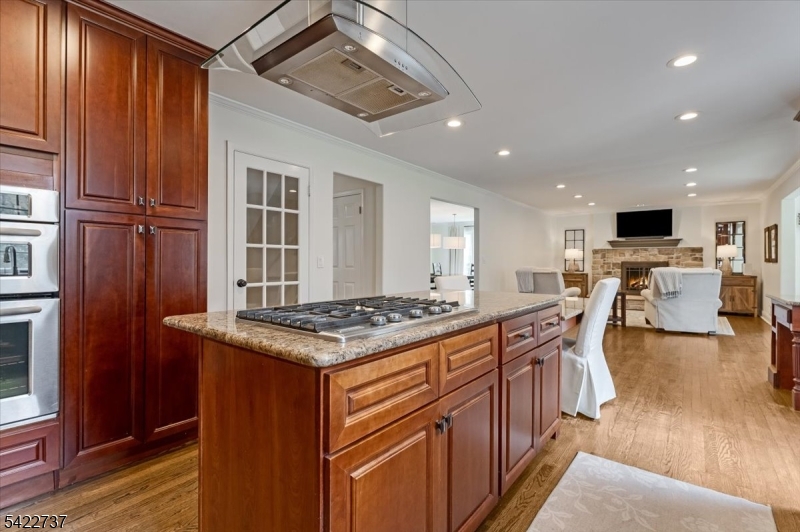 42 Dean Road Mendham, NJ 07945 - Photo 8 of 27