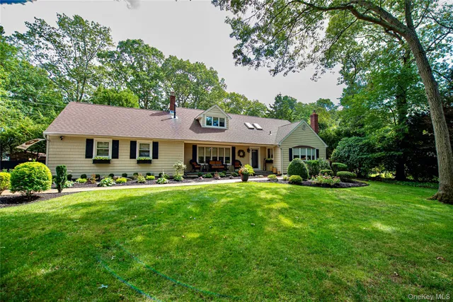 $982,000 | 121 Hobson Avenue, St. James, NY 11780