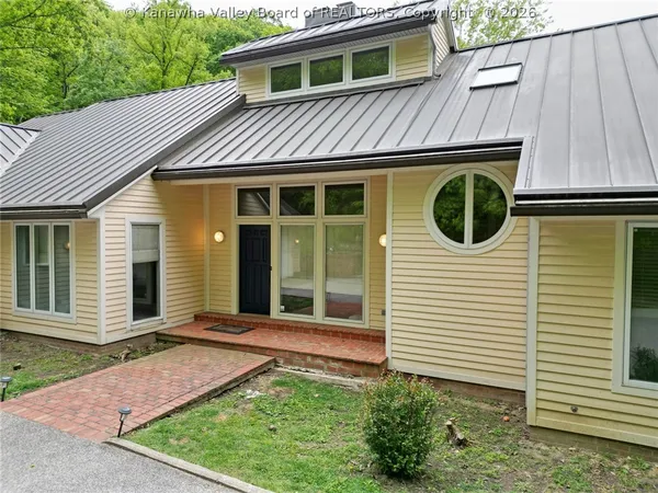 $495,000 | 8 Quail Cove Road, Charleston, WV 25314