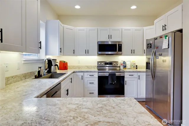 $2,500 | 18760 1st Avenue Northeast, Suquamish, WA 98392