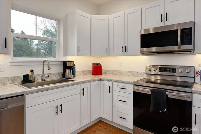 $2,500 | 18760 1st Avenue Northeast, Suquamish, WA 98392