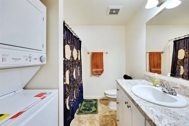 $2,500 | 18760 1st Avenue Northeast, Suquamish, WA 98392