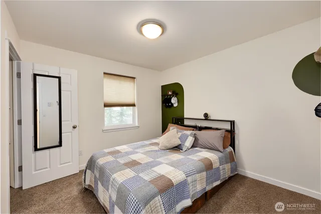 $2,500 | 18760 1st Avenue Northeast, Suquamish, WA 98392