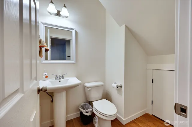 $2,500 | 18760 1st Avenue Northeast, Suquamish, WA 98392