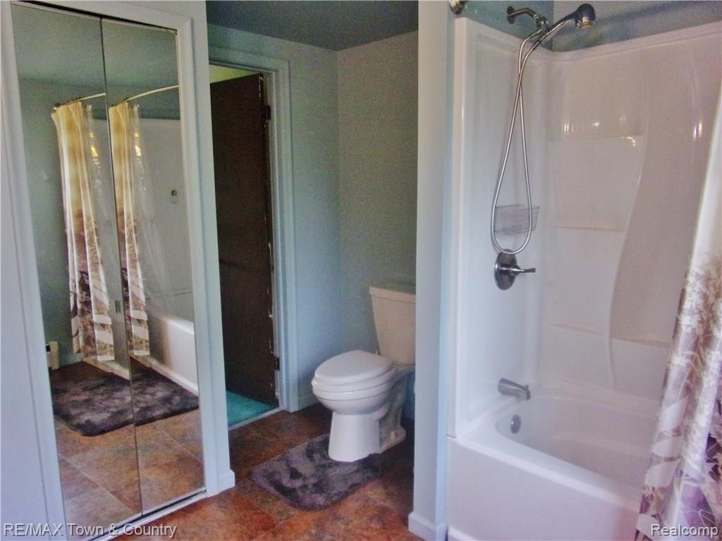 7325 Elms Road Swartz Creek, MI 48473 - Photo 20 of 30 106_3750.JPG