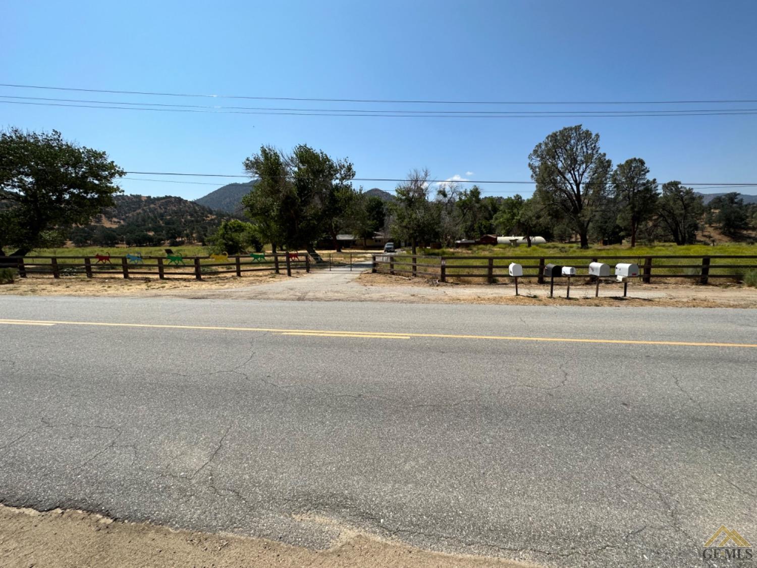 Undisclosed Address Caliente, CA 93518 - Photo 3 of 59 a view of a basket ball ground