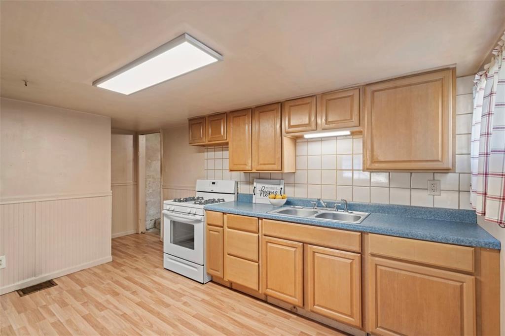 932 Ridge Avenue McKees Rocks, PA 15136 - Photo 11 of 32