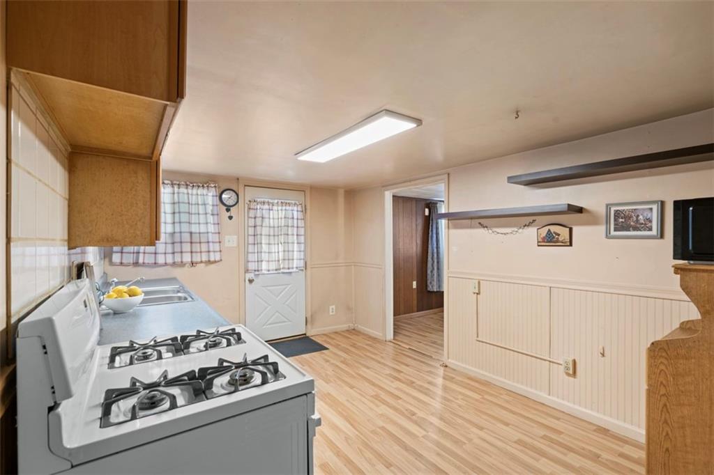 932 Ridge Avenue McKees Rocks, PA 15136 - Photo 12 of 32