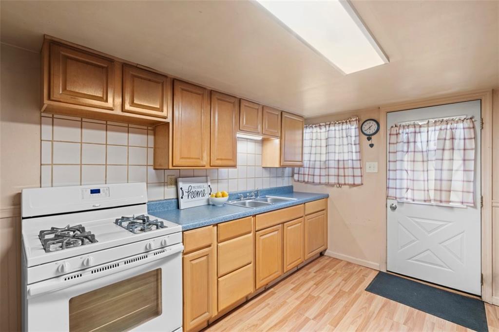 932 Ridge Avenue McKees Rocks, PA 15136 - Photo 13 of 32