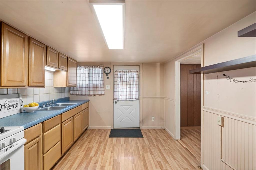 932 Ridge Avenue McKees Rocks, PA 15136 - Photo 15 of 32