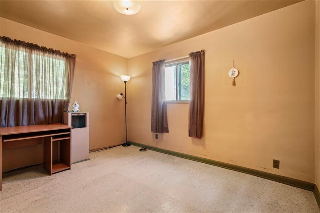 932 Ridge Avenue McKees Rocks, PA 15136 - Photo 24 of 32