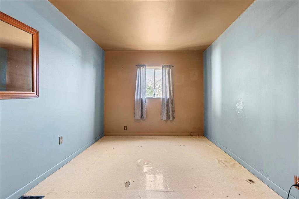 932 Ridge Avenue McKees Rocks, PA 15136 - Photo 30 of 32