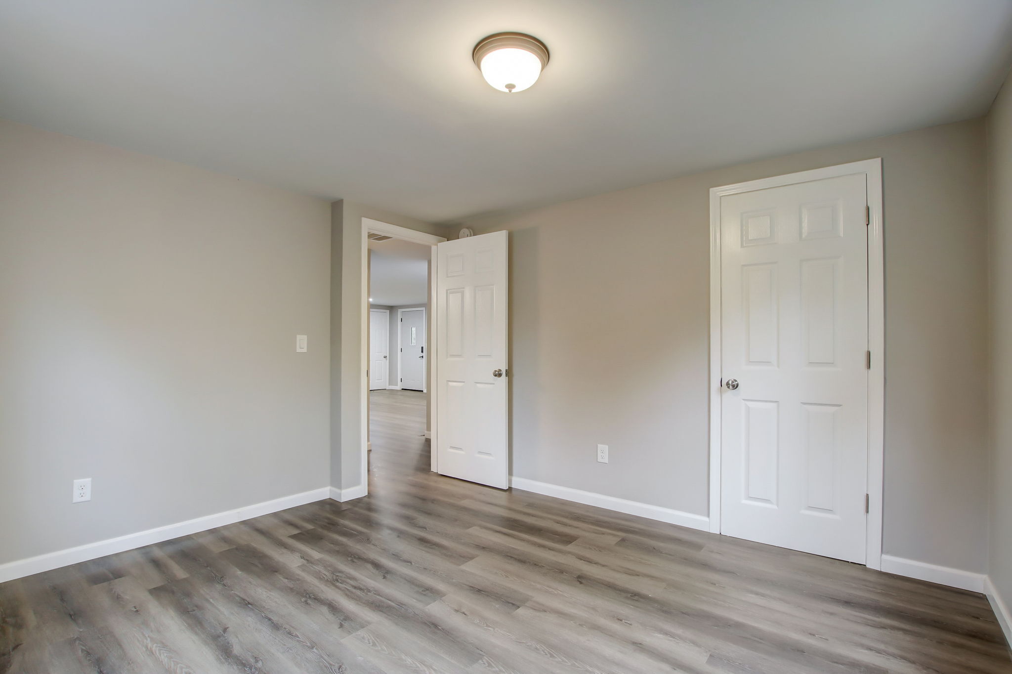 7661 Harcourt Road Indianapolis, IN 46260 - Photo 14 of 28 Gallery Image 14