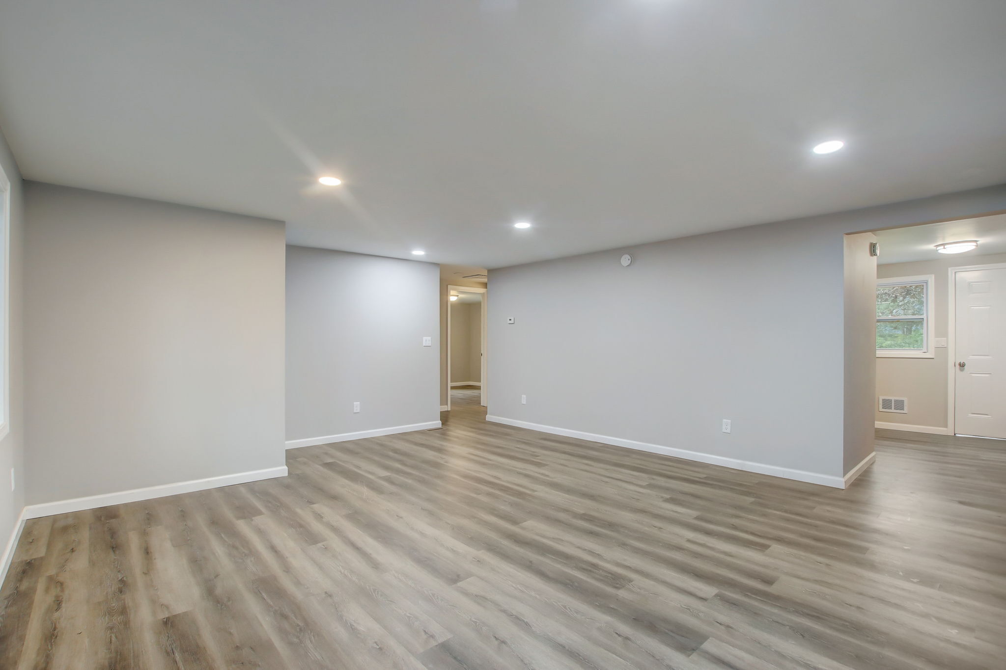 7661 Harcourt Road Indianapolis, IN 46260 - Photo 3 of 28 Gallery Image 3