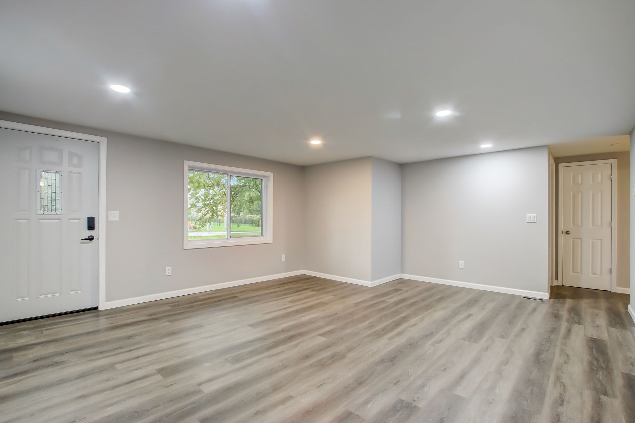 7661 Harcourt Road Indianapolis, IN 46260 - Photo 5 of 28 Gallery Image 5
