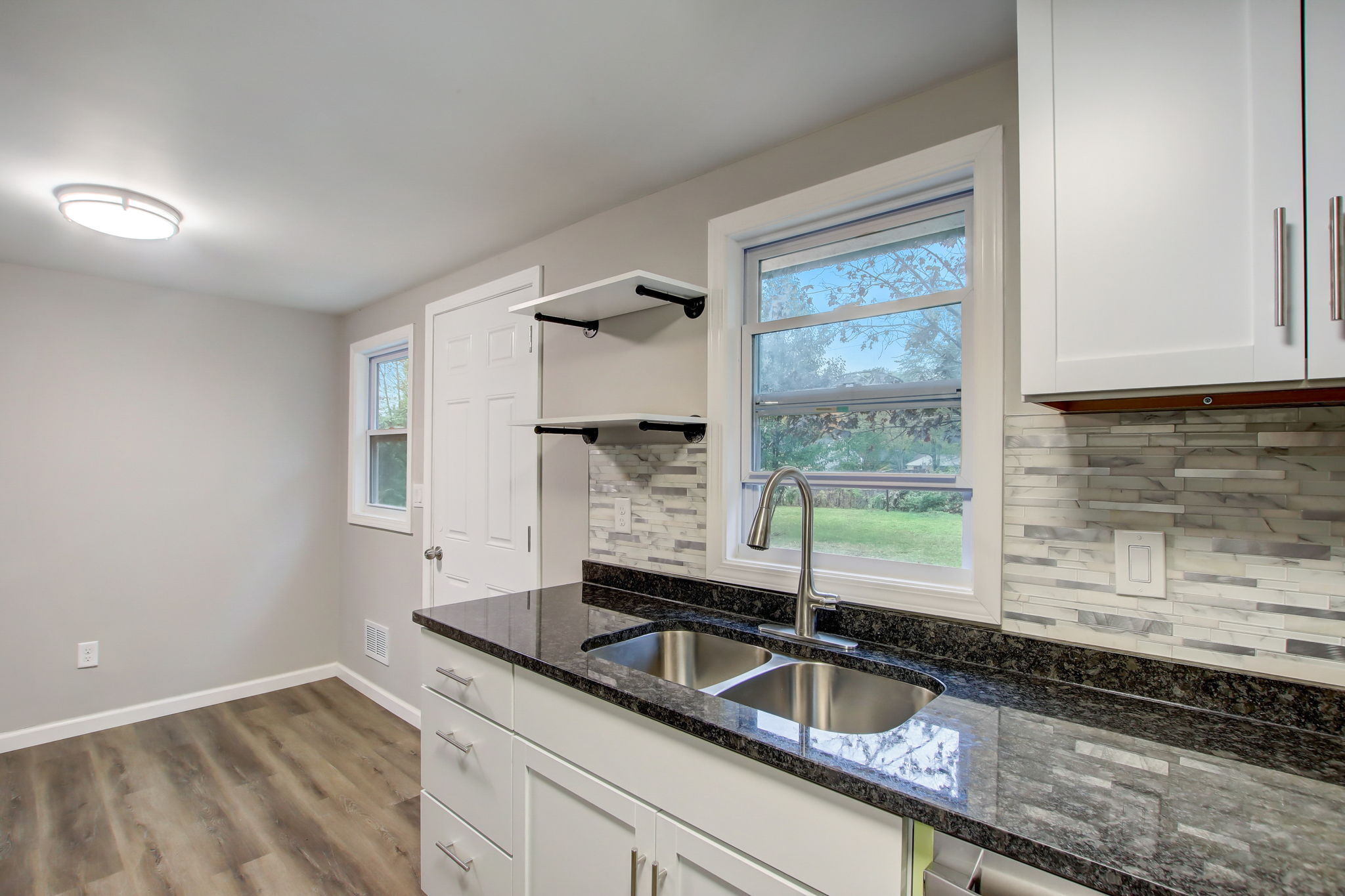 7661 Harcourt Road Indianapolis, IN 46260 - Photo 8 of 28 Gallery Image 8