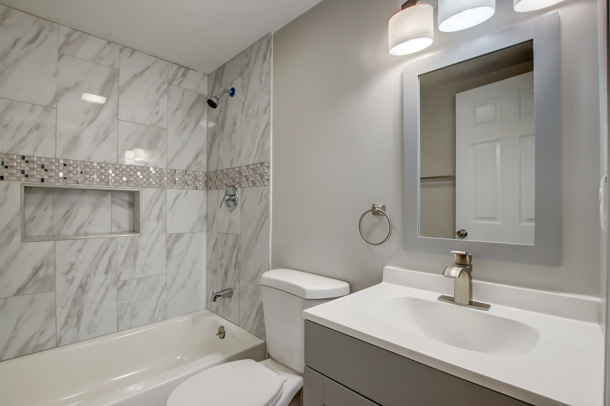7661 Harcourt Road Indianapolis, IN 46260 - Photo 10 of 28 Gallery Image 10