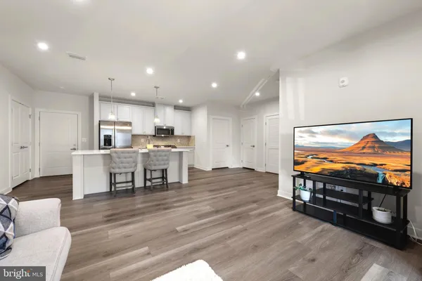 $2,800 | 46270 Mount Allen Terrace, Unit 303, Sterling, VA 20164