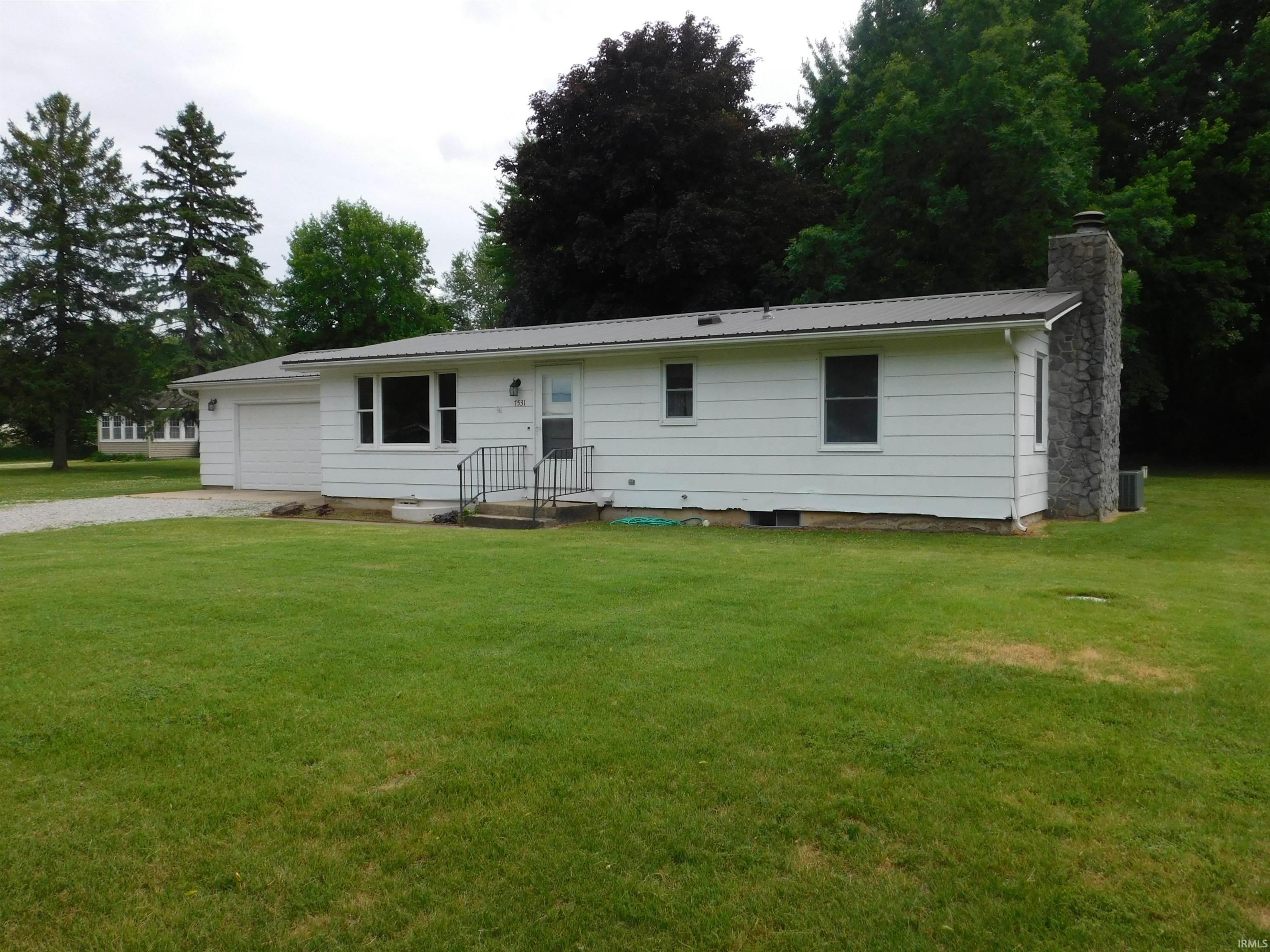 7531 West Crystal Lake Road Warsaw, IN 46580 - Photo 2 of 28