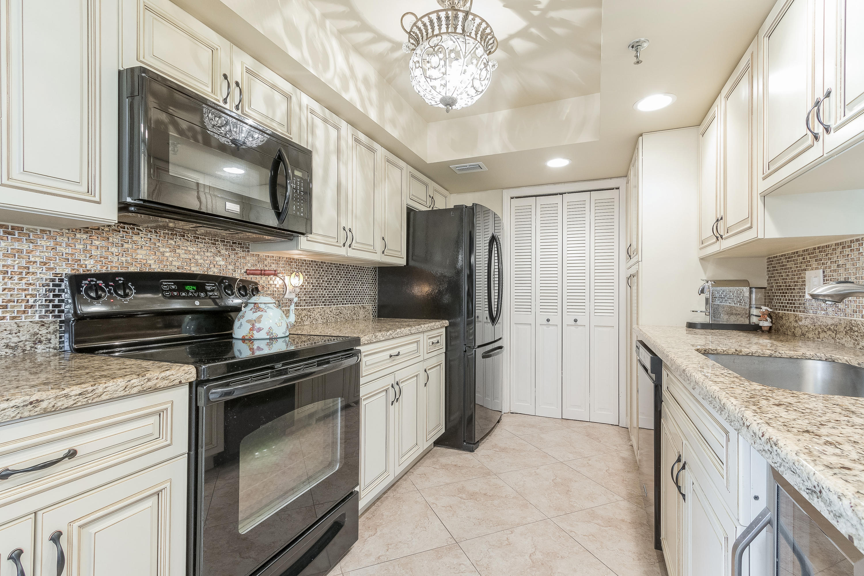 859 Jeffery Street, Unit 303 Boca Raton, FL 33487 - Photo 8 of 23 17
