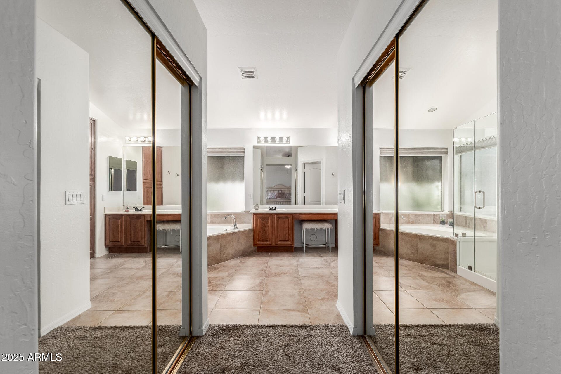 2859 East Millbrae Lane Gilbert, AZ 85234 - Photo 25 of 42 a bathroom with a tub mirror and shower