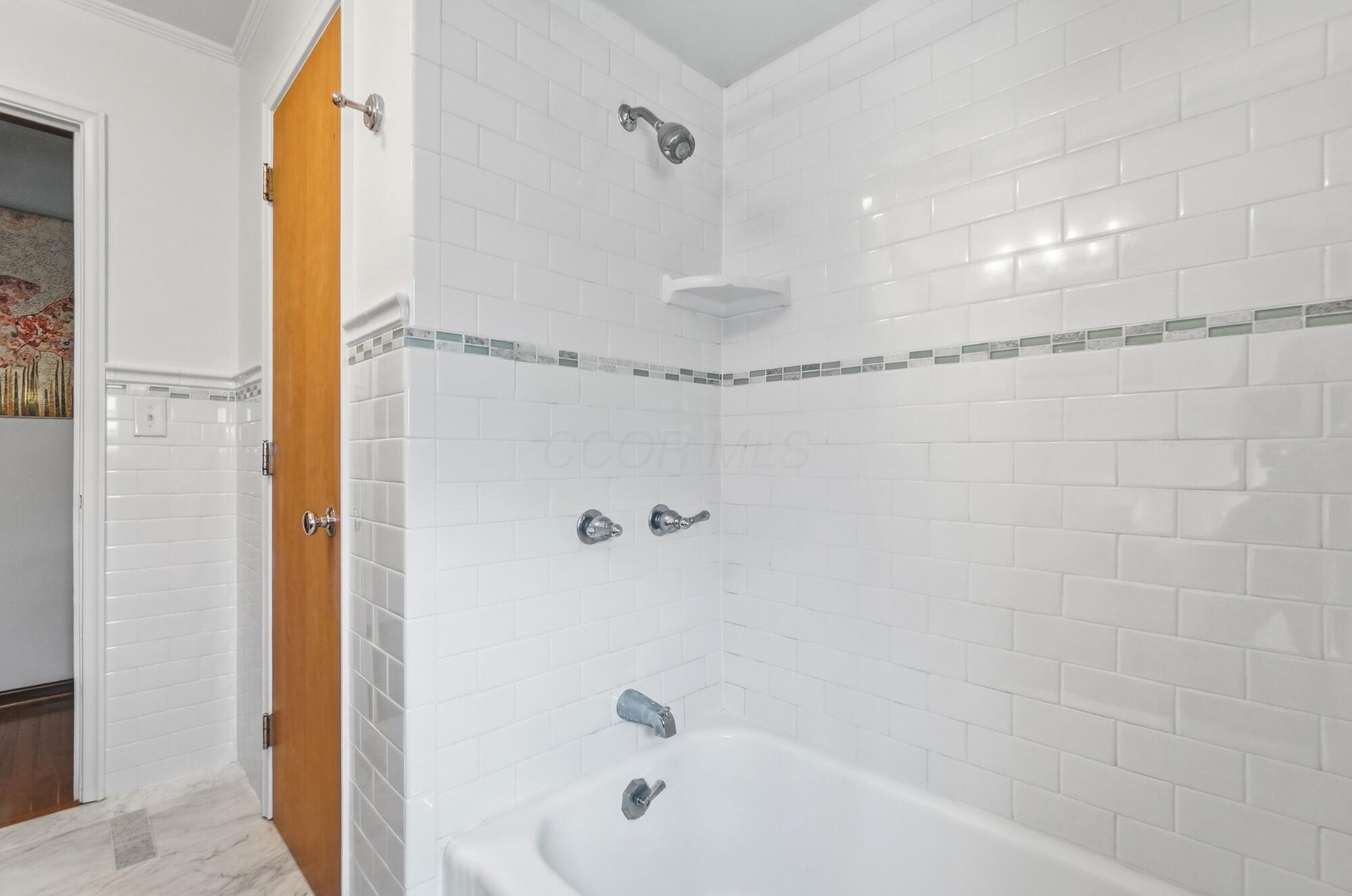 622 East Beaumont Road Columbus, OH 43214 - Photo 31 of 56 Full Bath