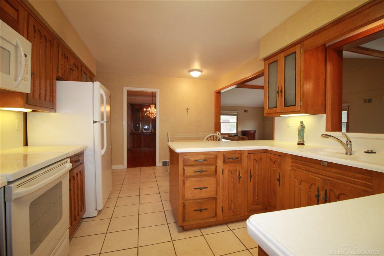 954 South Renaud Road Grosse Pointe Woods, MI 48236 - Photo 14 of 46