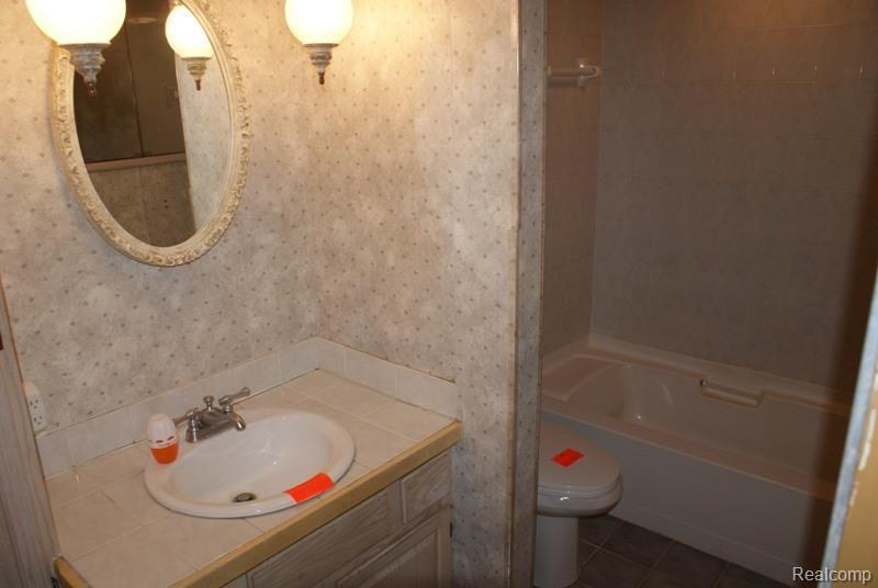 3015 South Vassar Road Davison, MI 48423 - Photo 16 of 20 DSC07354.jpg